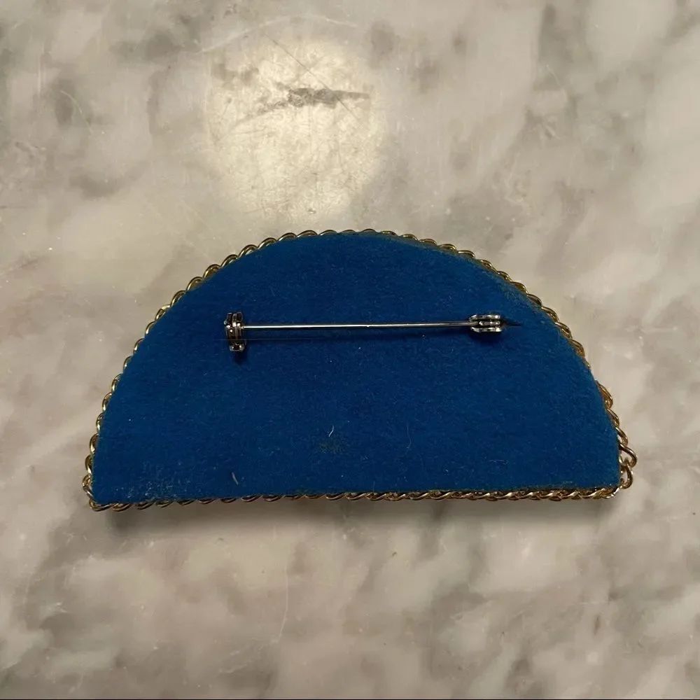 Vintage Handmade Button Half Moon Pin Brooch - Picture 2 of 2